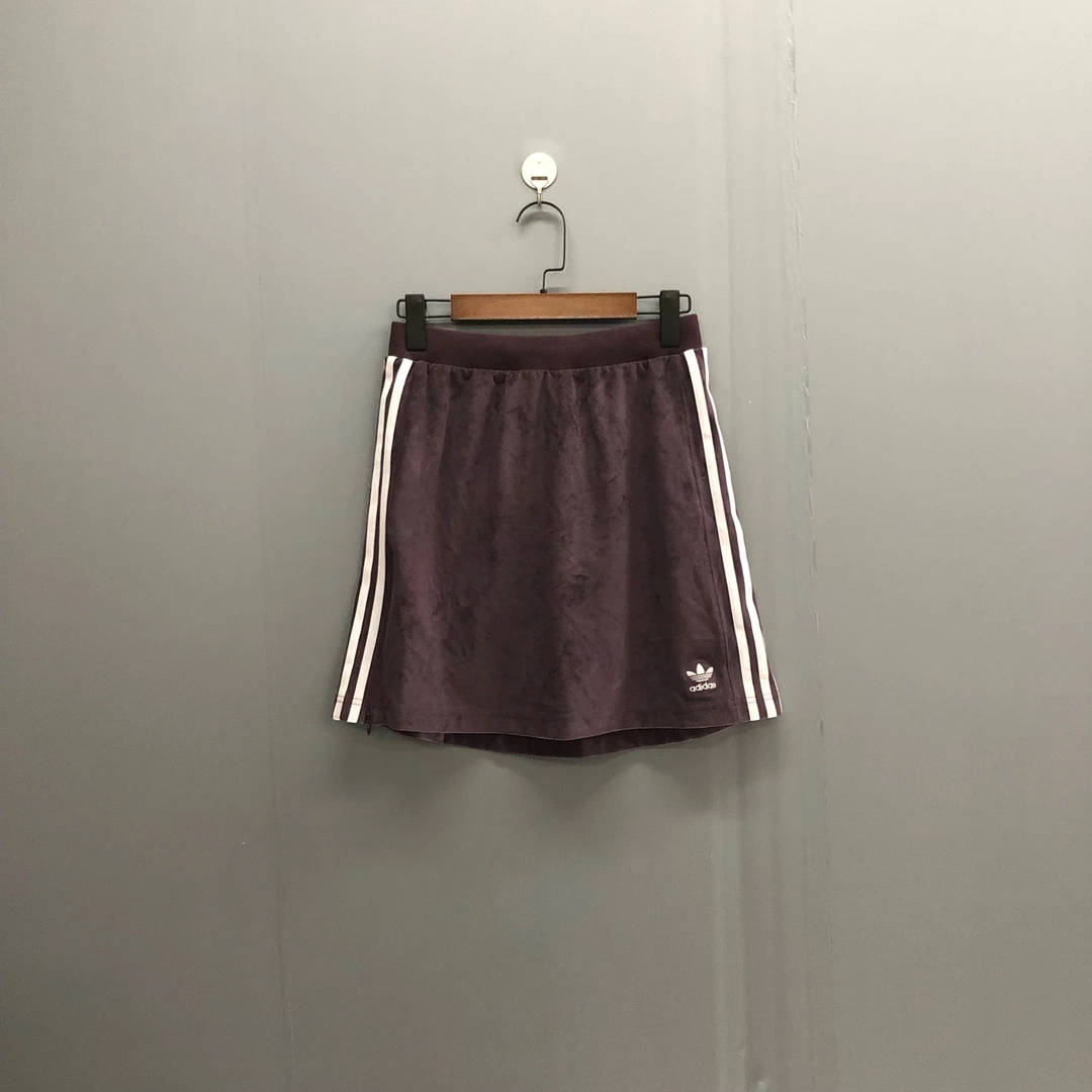 S adidas 侧边拉链麂皮短裙 紫色 HM1687