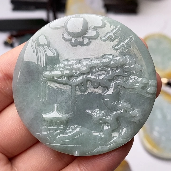 翡翠颈饰未镶嵌翡翠