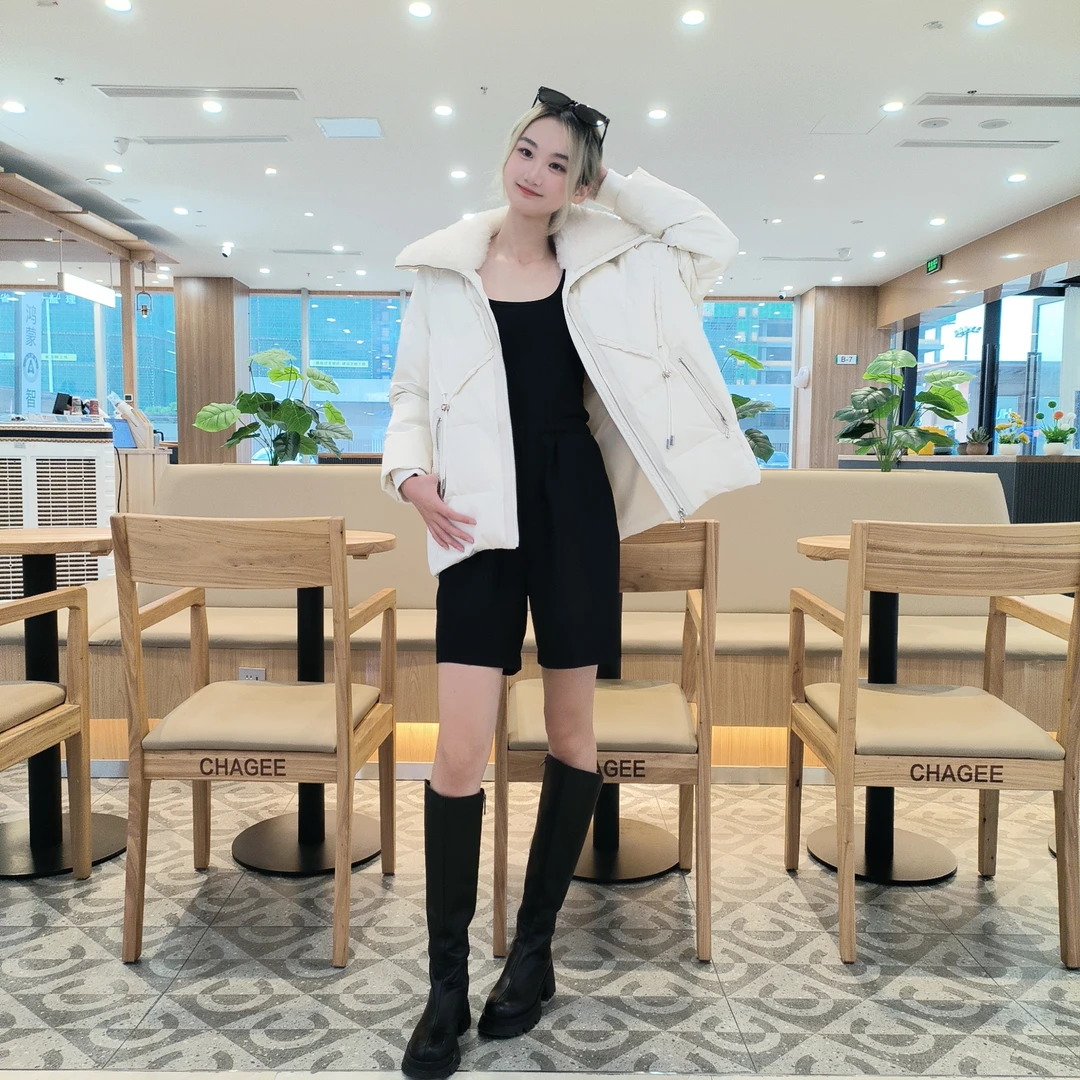 2024新中短款90白鹅绒女鹅绒羊毛领洋气时尚简约收腰