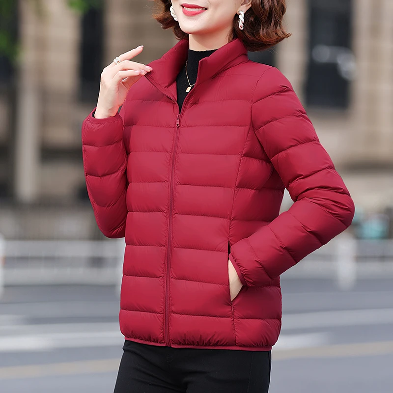 冬季轻薄保暖羽绒服女2025新款妈妈短款洋气红色时尚喜庆婚宴外套