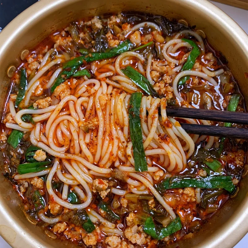 【抢完即止】过桥米线美食非油炸速食过桥米线整箱批发代餐泡面桶装