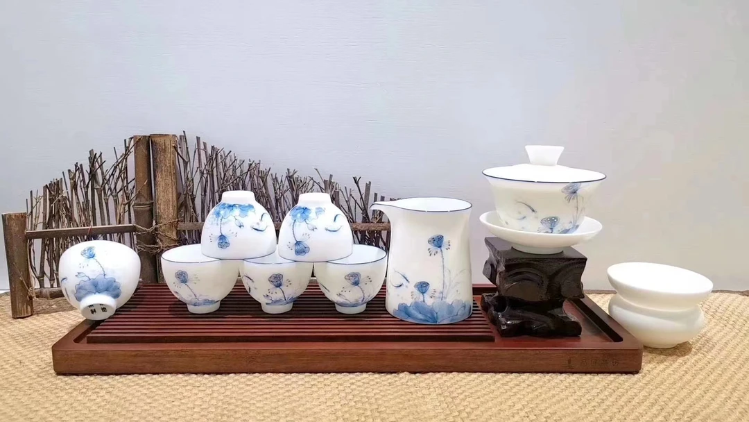 手绘荷花九件套羊脂玉瓷茶具