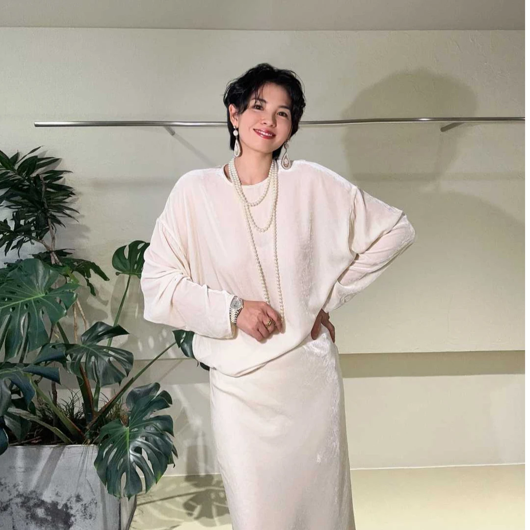 【达人专属】Daily Romance白月光流光丝绒显瘦纸片人慵懒上衣/半裙