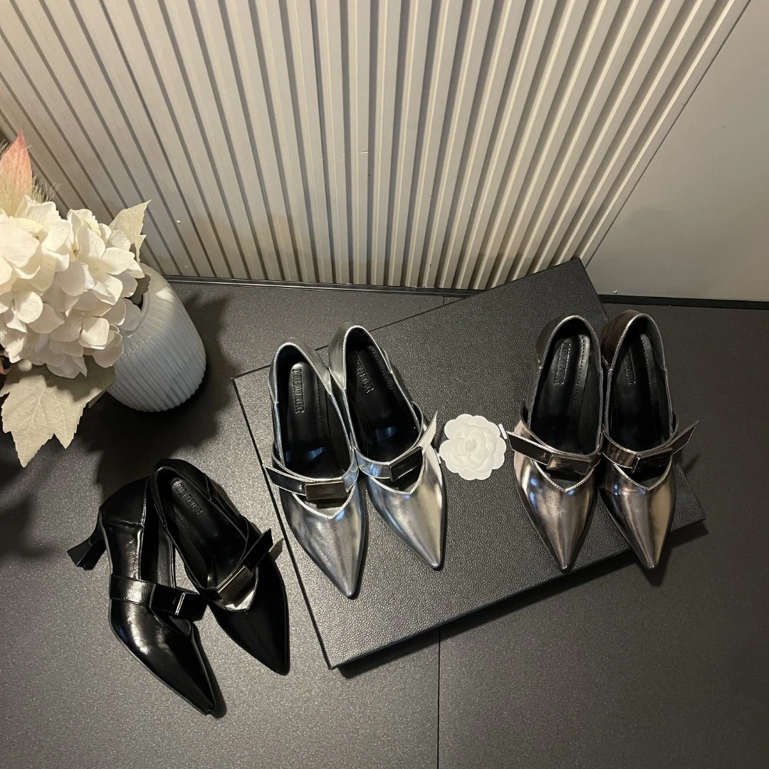 【现现】秋季新款网红轻奢大牌金属标气质百搭时尚爆款高跟全包凉鞋