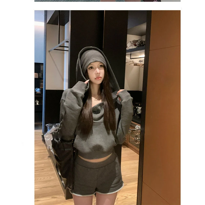 2024秋季新款韩版辣妹风修身显瘦小众长袖连帽卫衣灰色短裤两件套