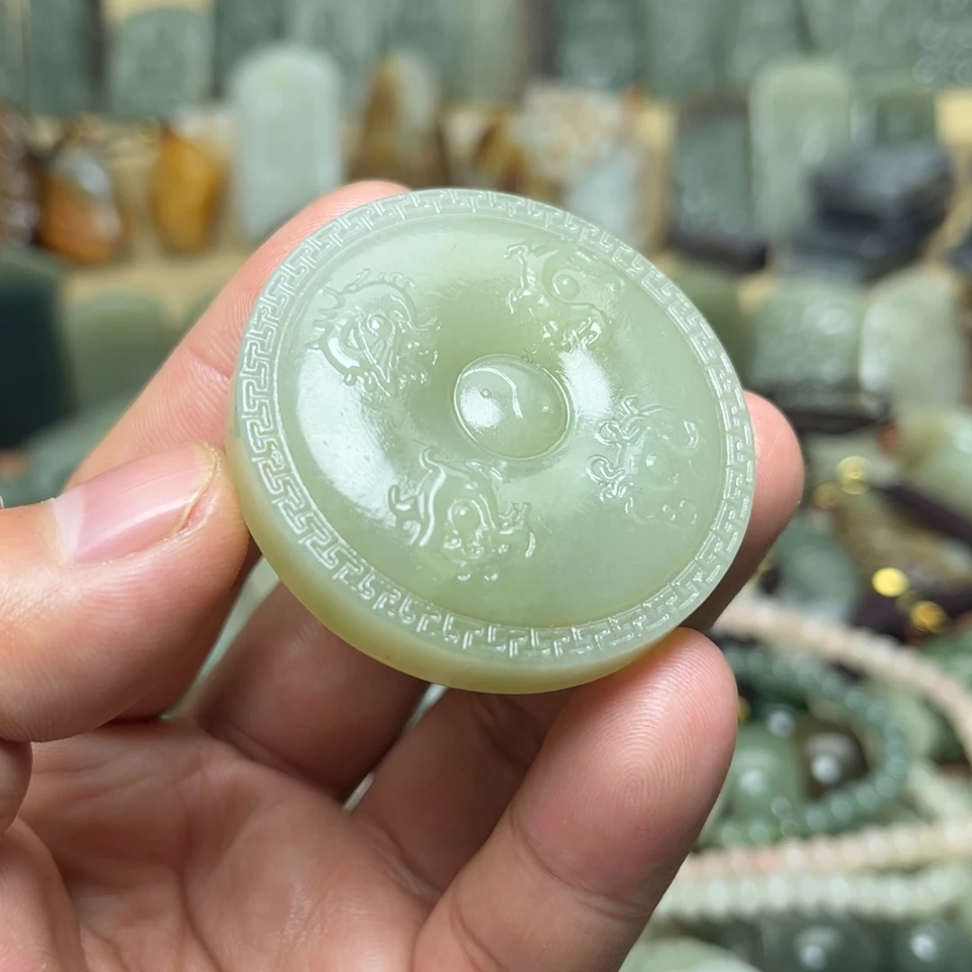 和田玉颈饰未镶嵌有结构