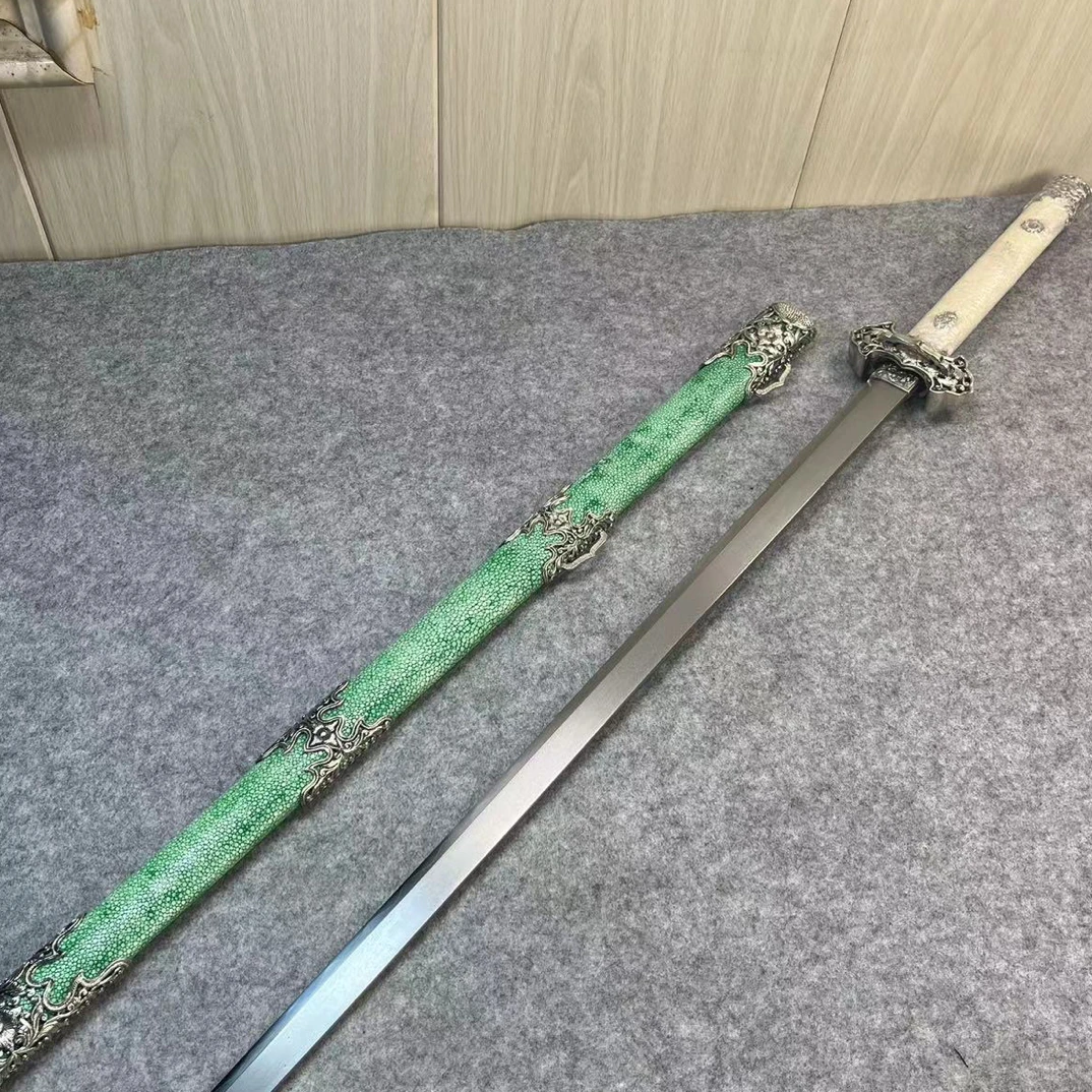 白铜镂空草花鱼皮唐刀未开刃