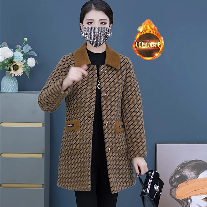 加绒加厚防寒保暖中长款大衣2023冬季新款格子中老年妈妈时尚外套