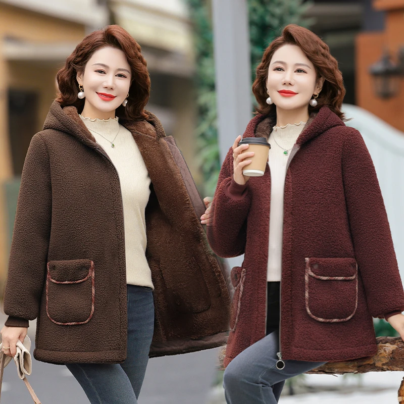 妈妈冬装颗粒绒外套洋气新款棉袄中老年人大码棉衣女秋冬连帽棉服