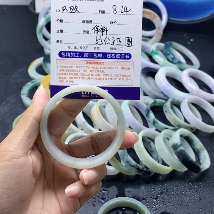 定制翡翠翡翠手镯未镶嵌只**。