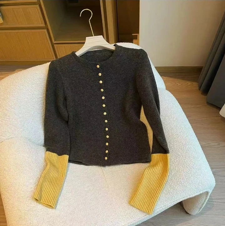 2026秋冬季设计感撞色袖子排扣修身毛针织内搭百搭显瘦上衣W1-31