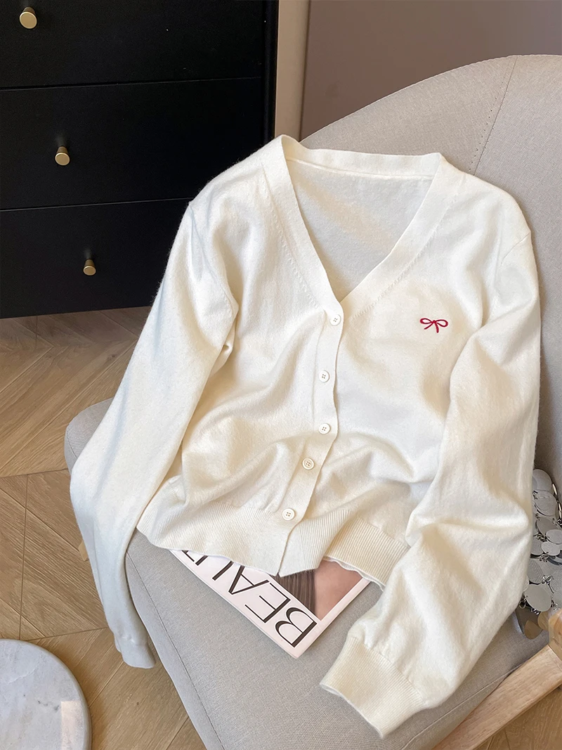 韩系绣花薄款防晒衫上衣女2025秋季新款甜美小众v领针织开衫C2-62