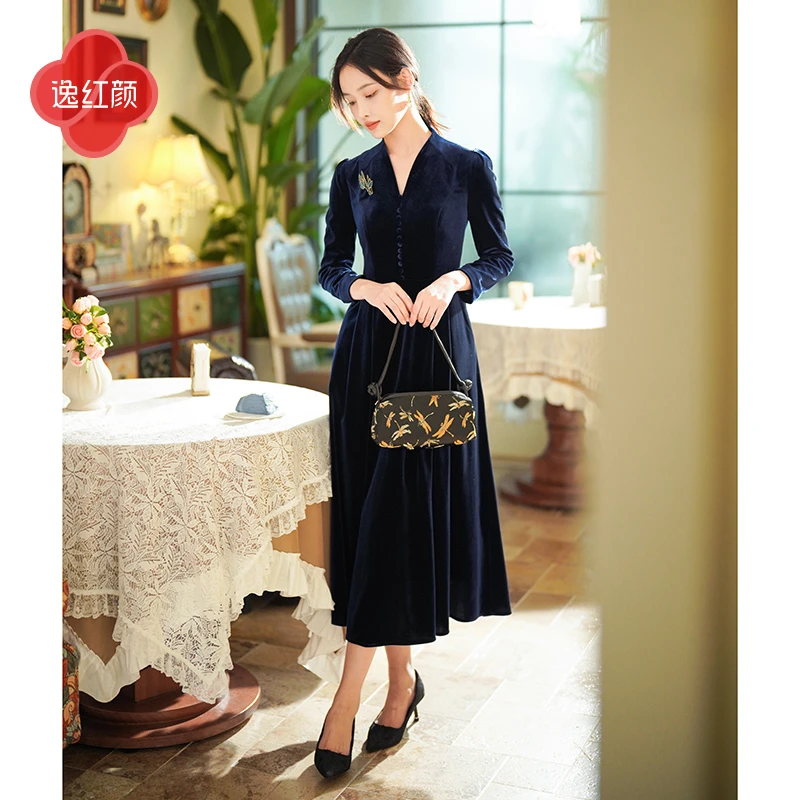 上海逸红颜 凝柔 2025年春装新品丝绒v领新中式女装礼服连衣裙