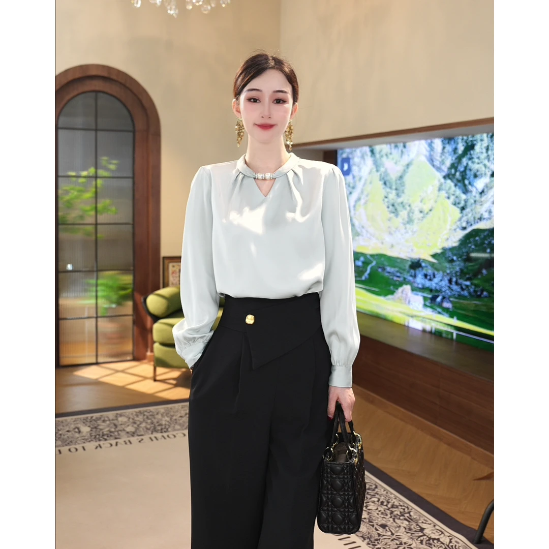 现货2025春季新款【4460】气质小众洋气缎面天青色时尚百搭设计上衣