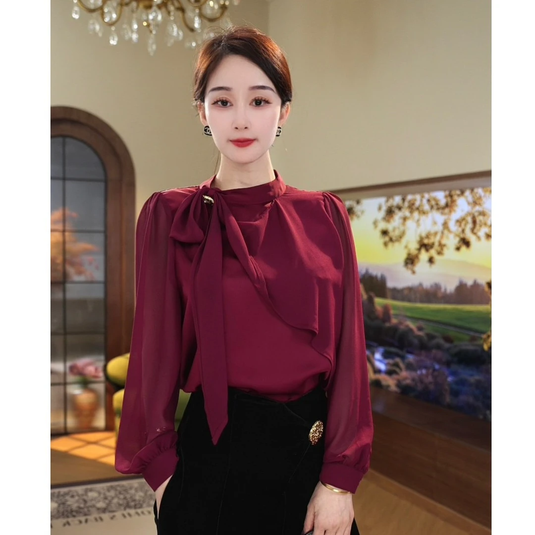 现货2025早春新款【2888】高级时尚气质小众不规则设计酒红显白上衣