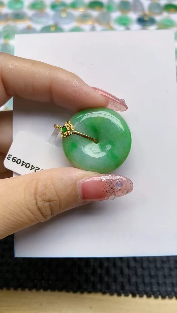 【闪购商品】翡翠挂件18K金镶嵌92天然翡翠A货