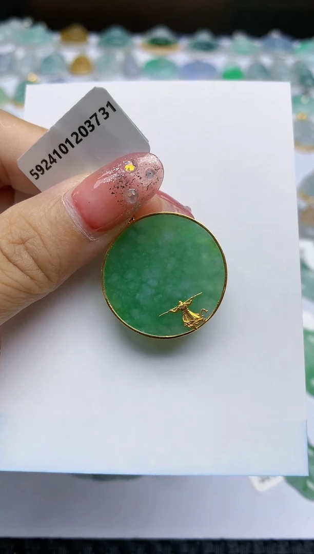 【闪购商品】翡翠挂件18K金镶嵌187天然翡翠A货