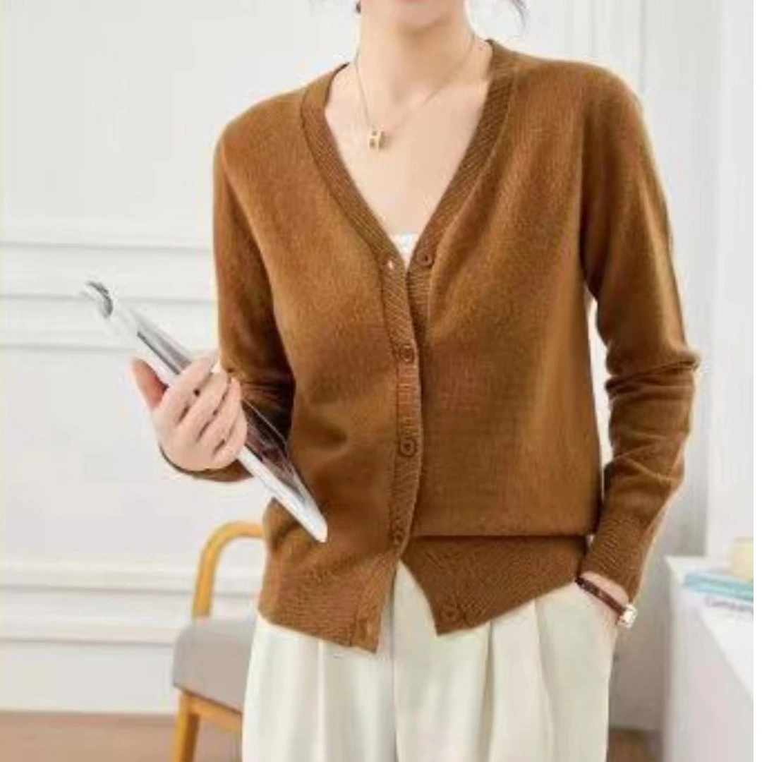 古皇100%绵羊毛品牌源头工厂，V领开衫，时尚经典，柔软亲肤