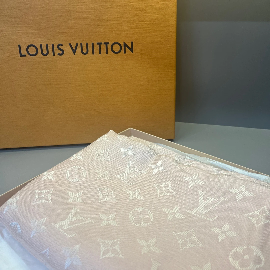 Louis Vuitton 粉色针织围巾 薄披肩 粉白配色 99新 公价8400