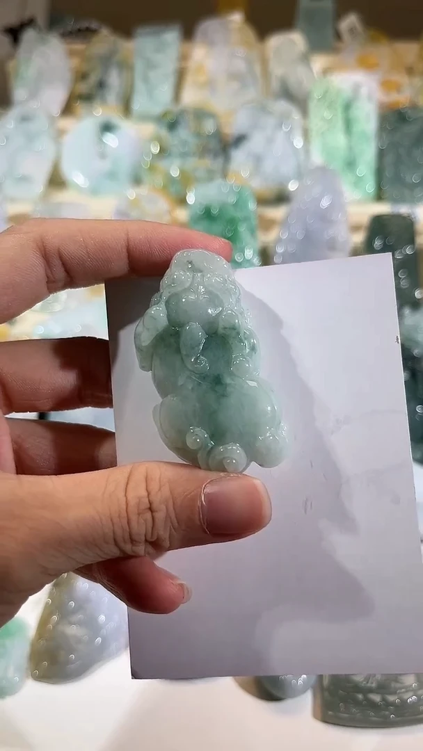 【闪购商品】翡翠吊坠(赠链)未镶嵌1