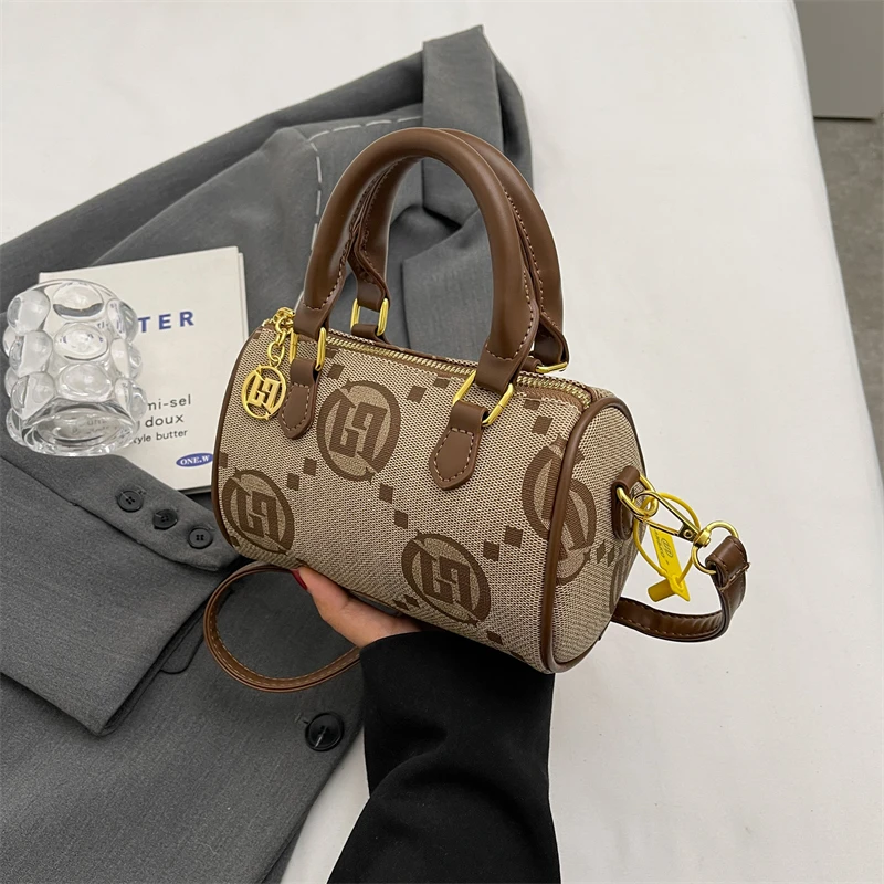 高级质感复古小包包女2023新款秋冬百搭斜挎包时尚爆款手提枕头包