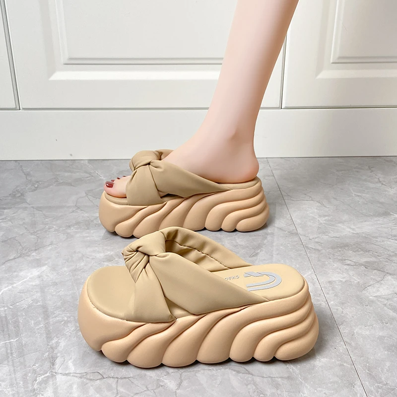 踩屎感凉拖鞋女2025夏季新款外穿7cm厚底增高露趾坡跟松糕一字拖