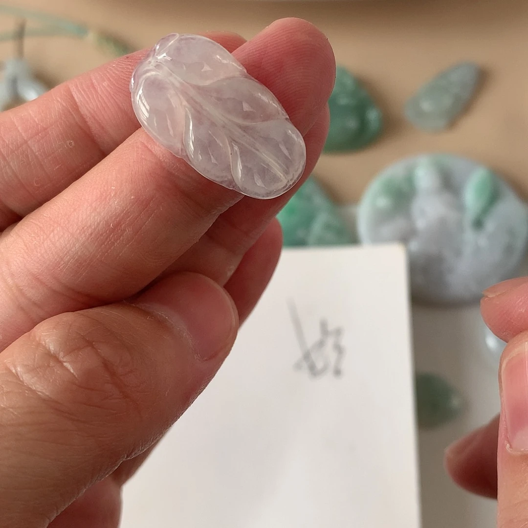 翡翠颈饰未镶嵌叶子