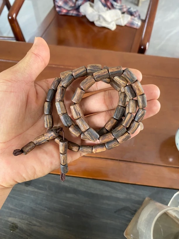 沉香手串，海南白棋，随形多圈，25克➕。99分沉。多样性发一。