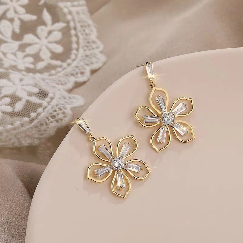 铜合金合成锆石耳饰 【艾思黛】镂空花朵耳环轻奢超仙花瓣耳钉-28