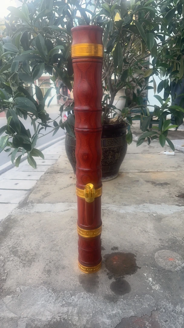 中号红花梨烟筒花瓶款 高：68公分 内口：5.7公分 外口：7.4公分