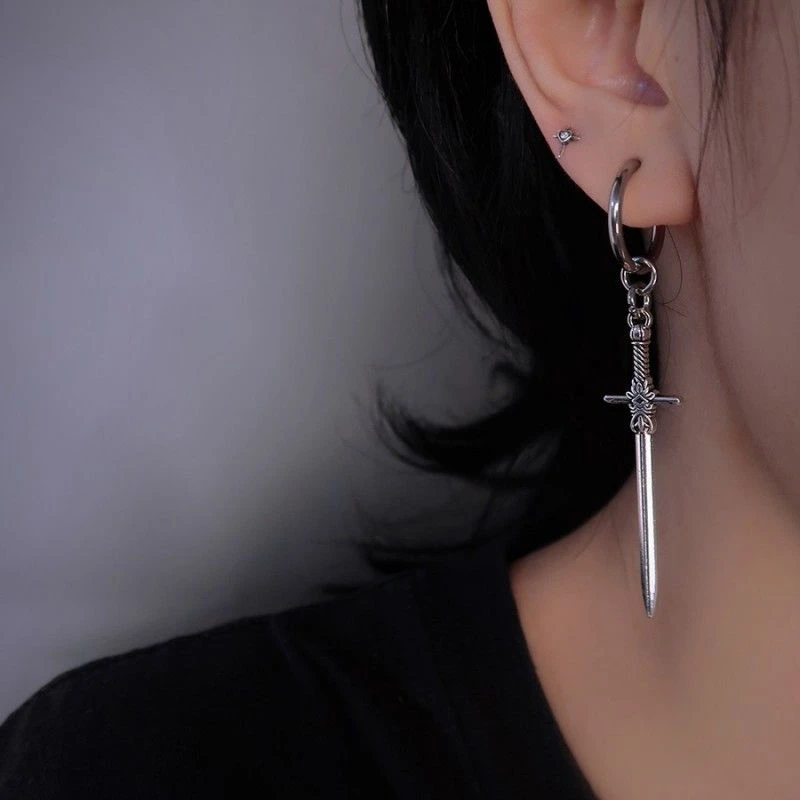 一剑霜寒长剑吊坠无耳洞原宿十字剑千禧男女暗黑钛钢耳环耳夹