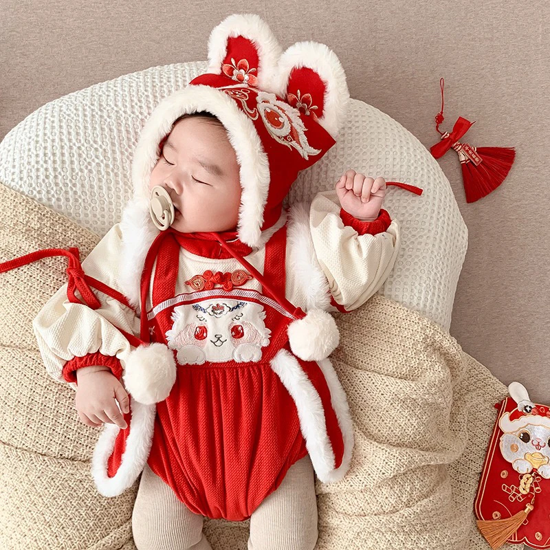 婴儿衣服冬季2023年款女宝夹棉加厚哈衣百天周岁包屁衣连体衣爬服