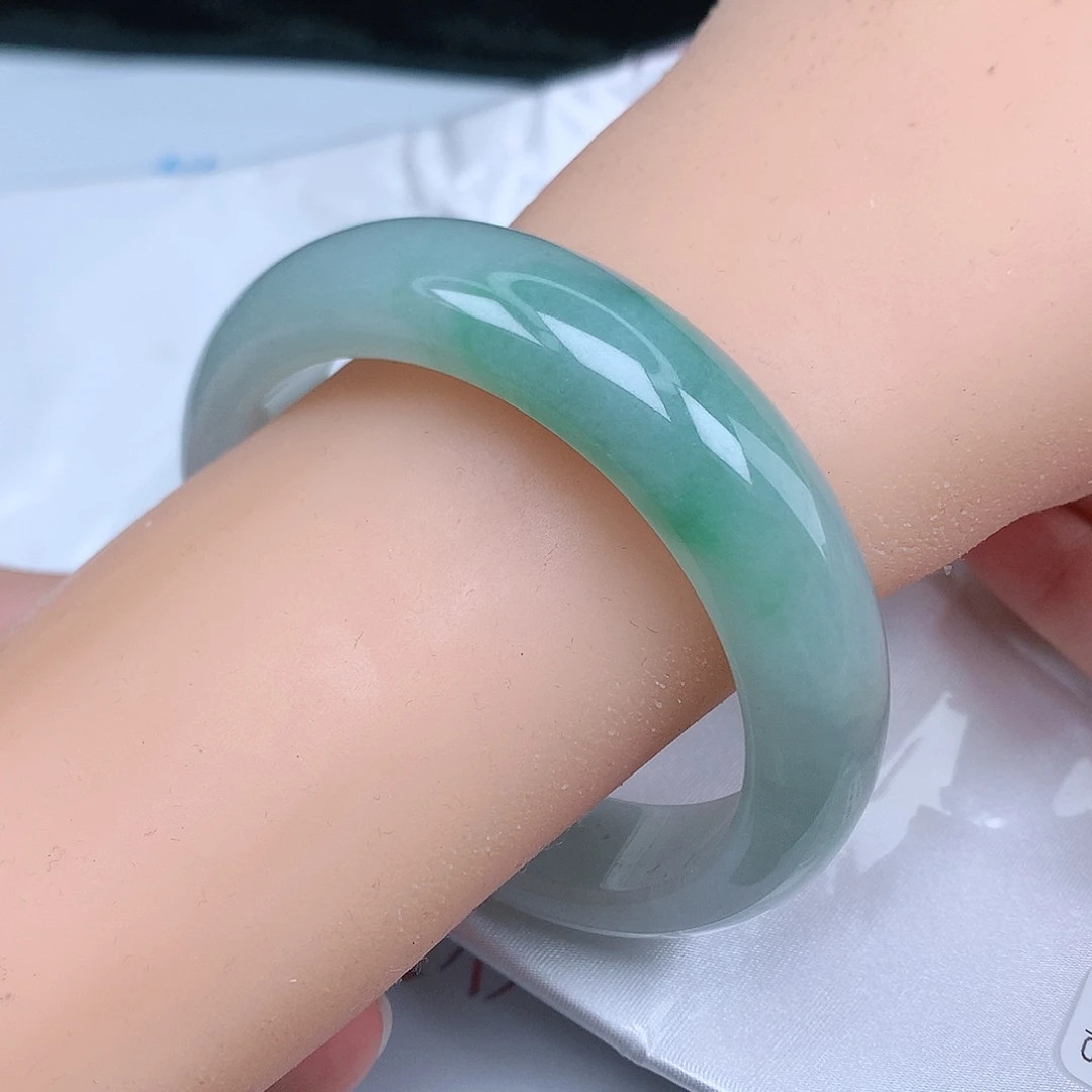 翡翠手镯未镶嵌天然