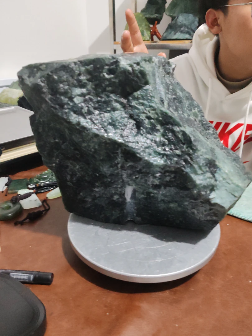 天然岫玉精品原石37斤