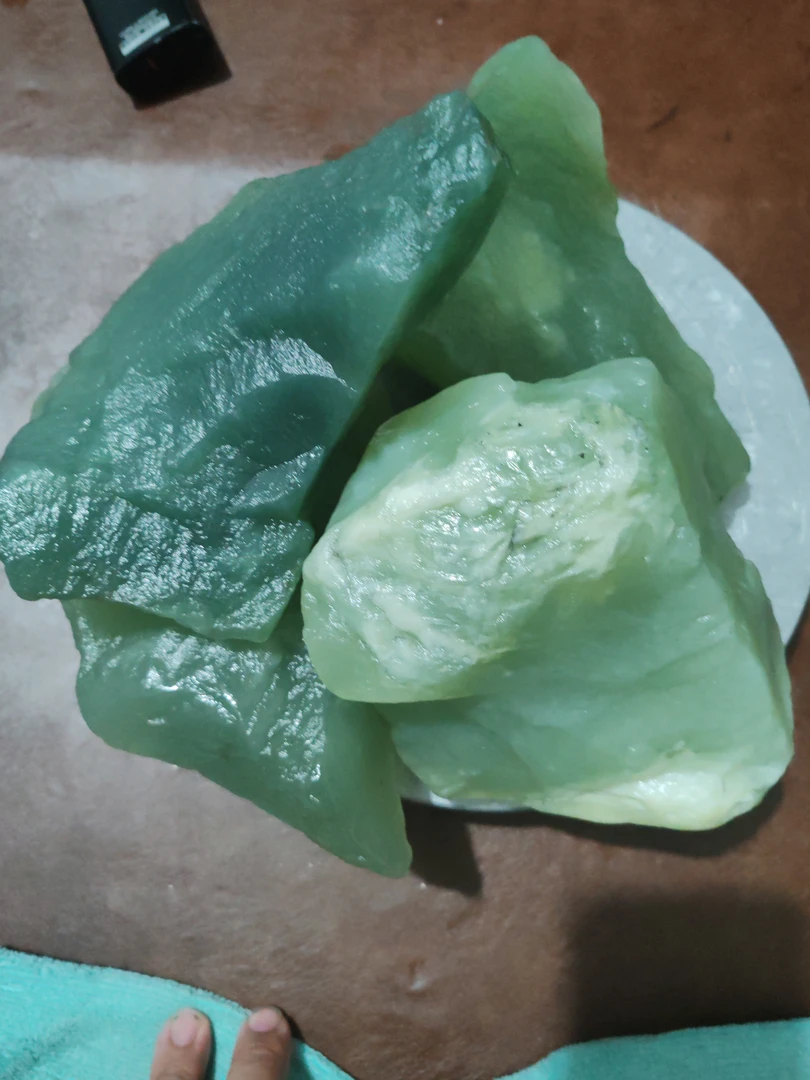 天然岫玉精品原石多样性随机发货一块