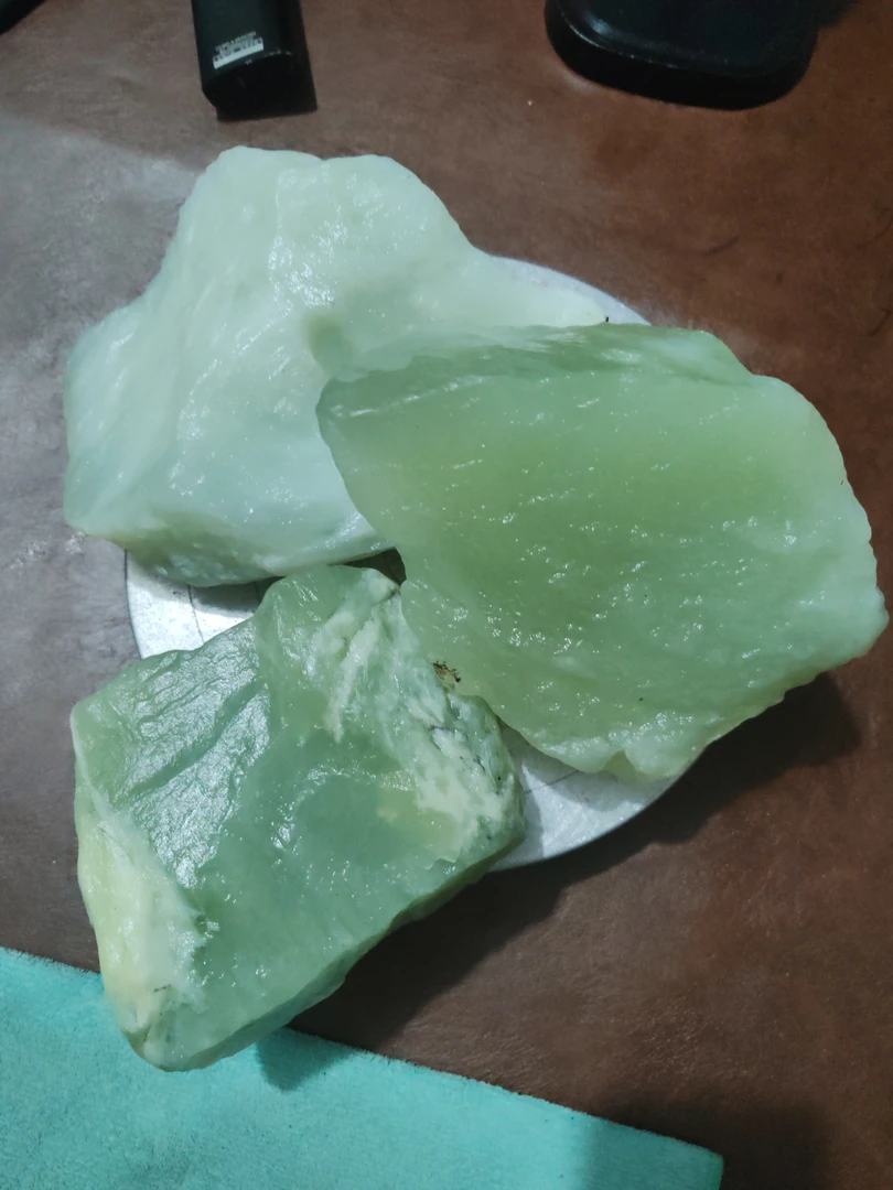 天然岫玉精品原石多样性随机发货一块