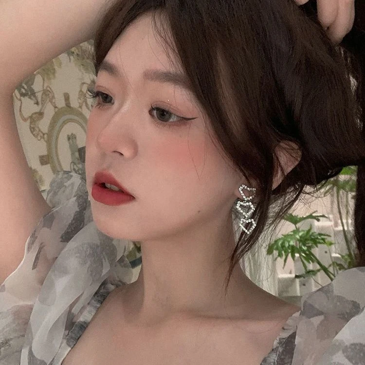 铜合金耳饰 温柔甜美爱心耳环小众设计感高级2023新款耳钉女