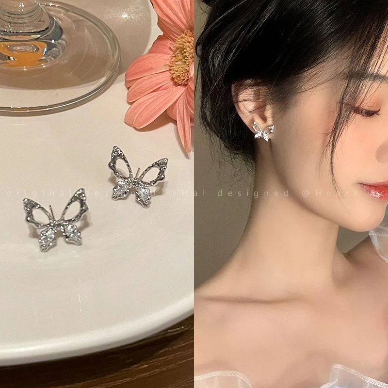 合金耳饰 超仙气质镂空蝴蝶耳钉女秋冬简约小众设计感百搭耳饰