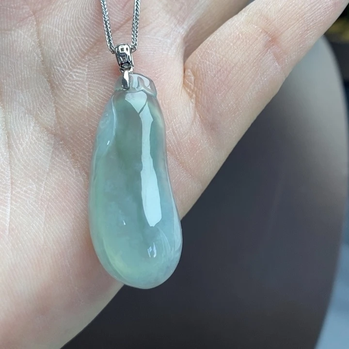 翡翠颈饰18K金镶嵌吊坠