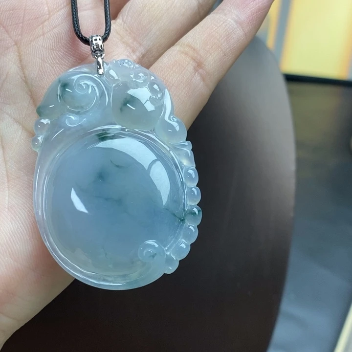 翡翠颈饰18K金镶嵌吊坠