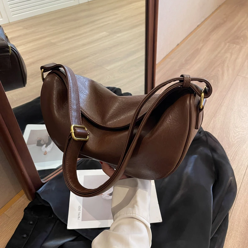 复古大容量时尚软皮款大包包女包新款简约百搭单肩斜挎饺子包韩版