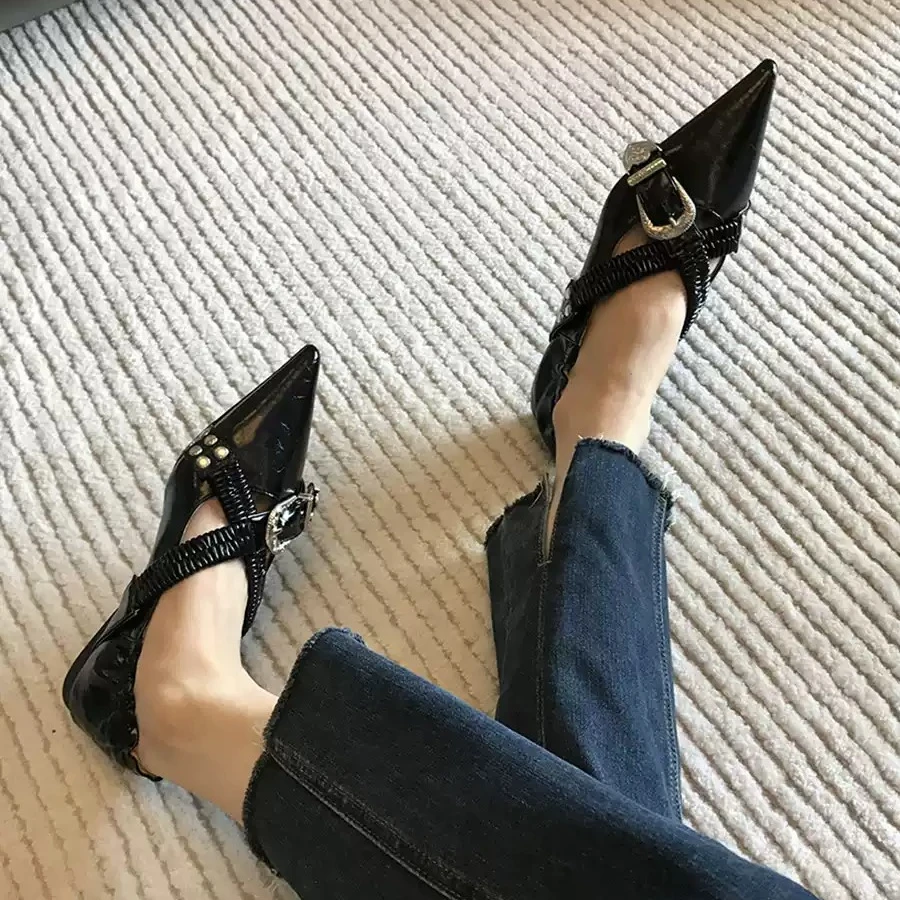 御姐风尖头鞋2025新款黑色交叉扣带浅口平底法式气质单鞋女春秋季