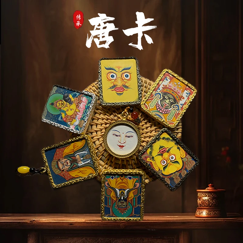 唐卡所描绘的场景和人物形象栩栩如生细节刻画十分到位