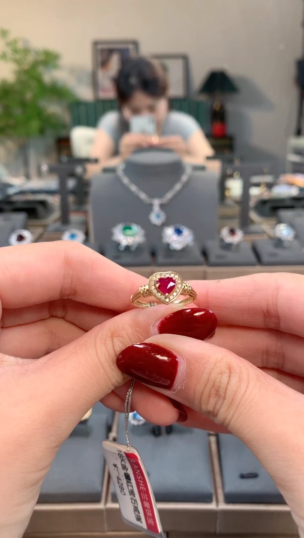 【闪购商品】红宝石戒指18K金镶嵌红宝石戒指
