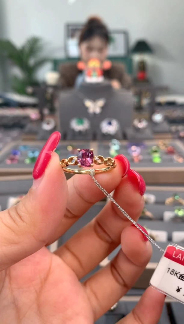 【闪购商品】尖晶石戒指18K金镶嵌尖晶石戒指