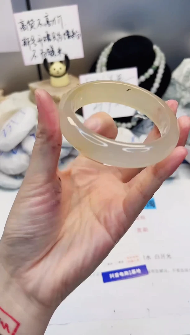 【闪购商品】石英质玉手镯未镶嵌386