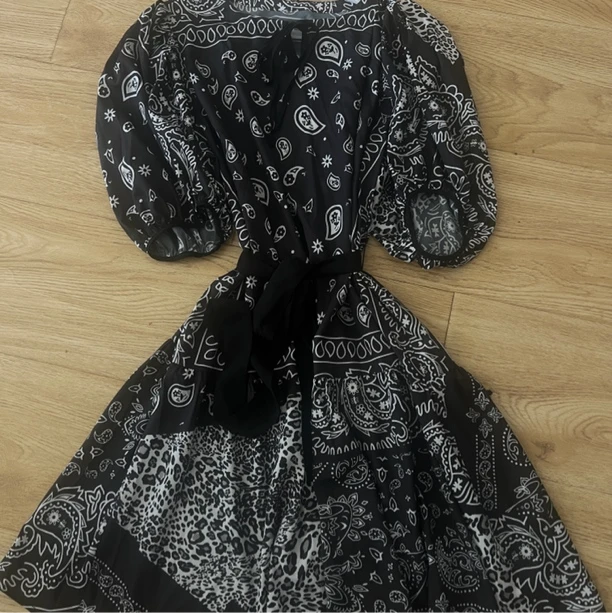 新款夏季碎花连衣裙中长款复古休闲宽松黑色显瘦时尚气质