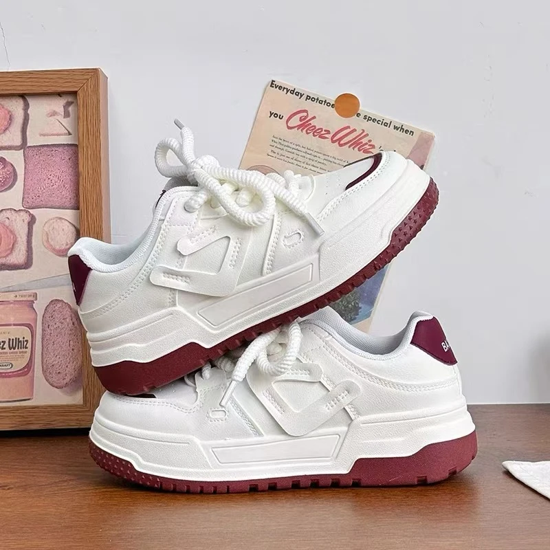 BEIER休闲板鞋女2024港风爆款百搭韩版设计感小白鞋2830