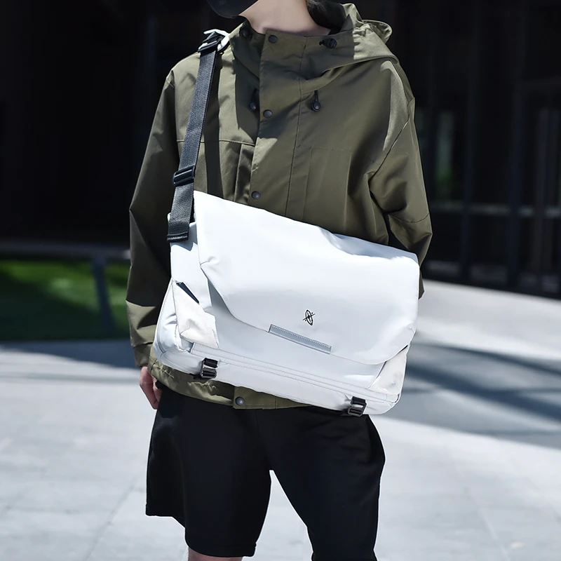 斜挎包男阿波罗x1学生磁吸扣骑行背包单肩机能邮差包大容量电脑包