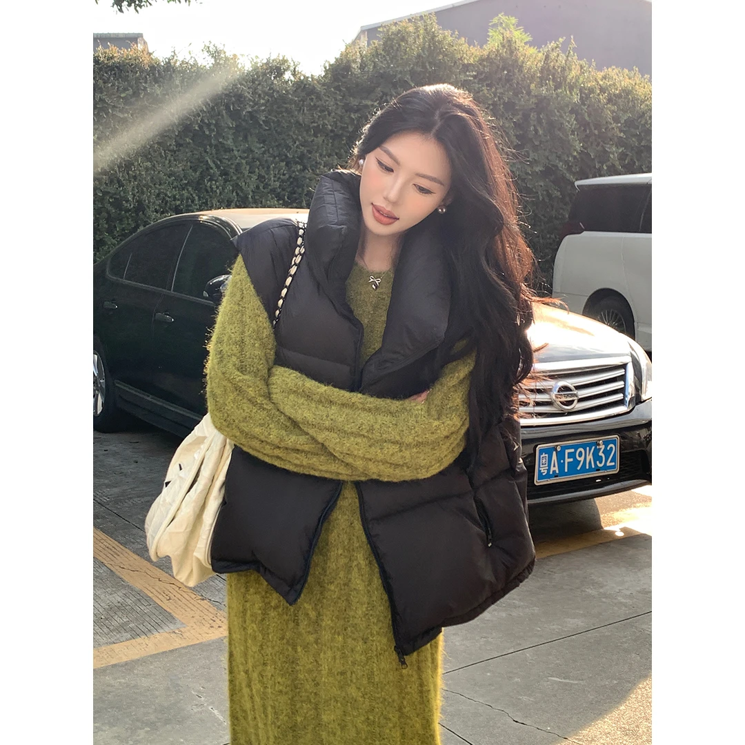【冬季恋歌】多多2024冬季新款高领口袋宽松慵懒保暖无袖羽绒马甲女
